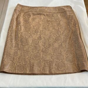 WOMAN BRAND SNAKE PRINT MACHINE WASHABLE MINI SKIRT.  NEW WITH TAGS